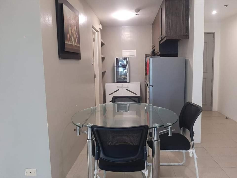 Spacious 2 Bedroom Unit With Pool Manila Kültér fotó