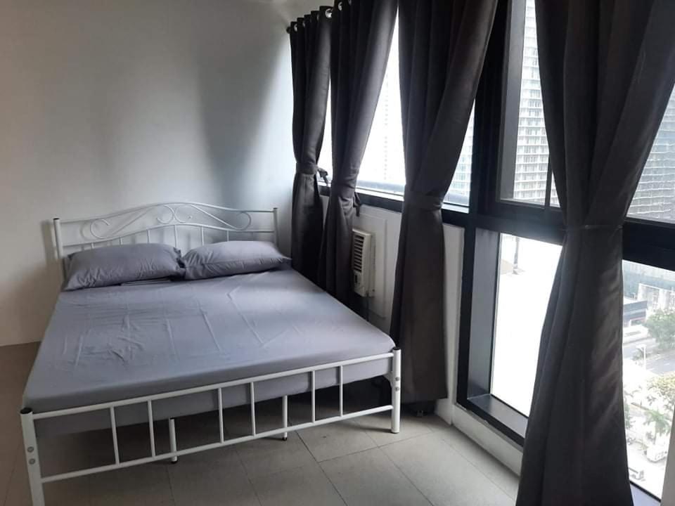 Spacious 2 Bedroom Unit With Pool Manila Kültér fotó